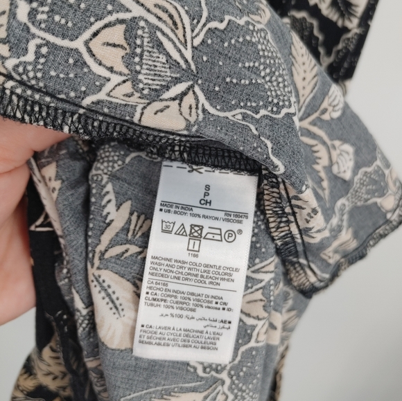 Old Navy | printed romper - Picture 7 of 7